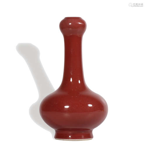 A red glazed garlic-head vase