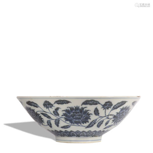 A blue and white 'floral' bowl