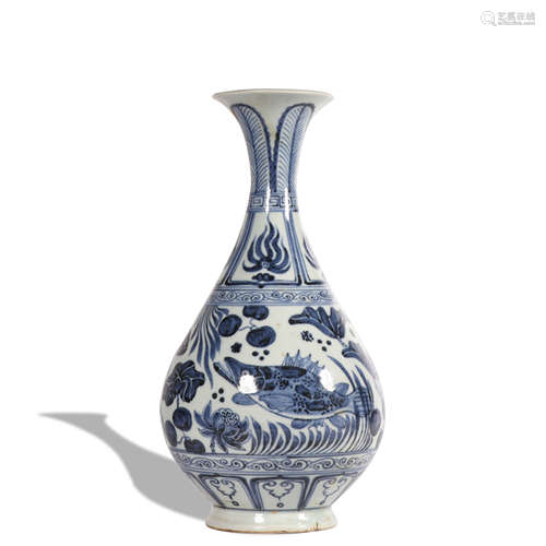 A blue and white 'fish' pear-shaped vase