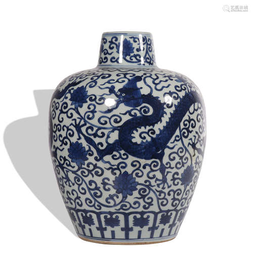 A blue and white 'dragon' jar