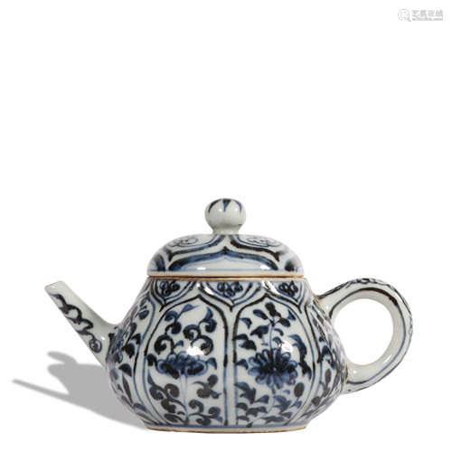 A blue and white 'floral' teapot