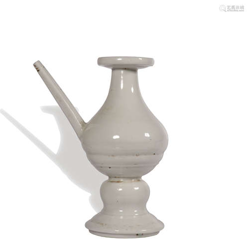 A white glazed winepot