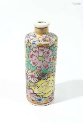 chinese porcelain snuff bottle