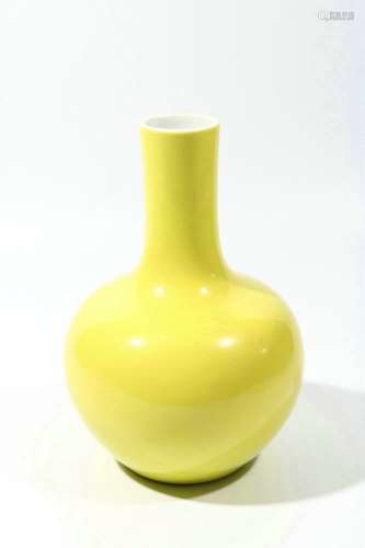 chinese yellow glazed porcelain globular vase