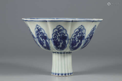 chinese blue and white porcelain stem bowl