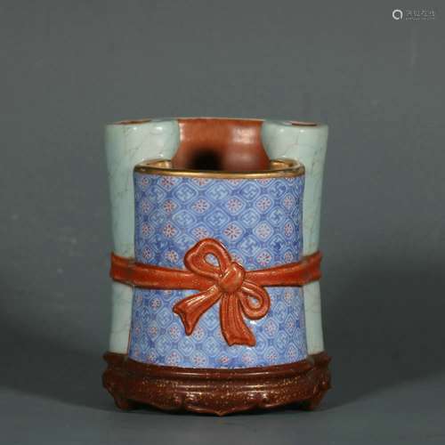 chinese famille rose porcelain brush pot