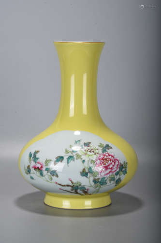 chinese yellow glazed porcelain vase