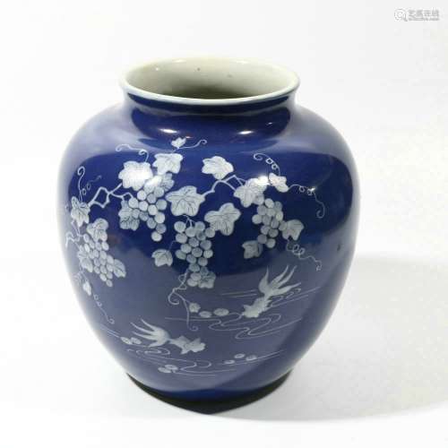 chinese underglaze blue porcelain jar