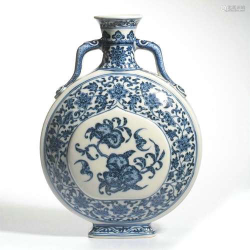 chinese blue and white porcelain moonflask