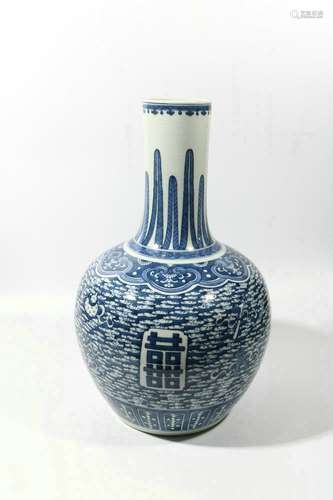 chinese blue and white porcelain globular vase