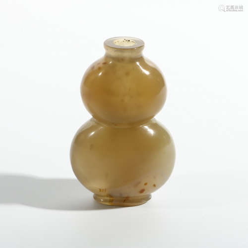 chinese agate snuff bottle in shape of gourd