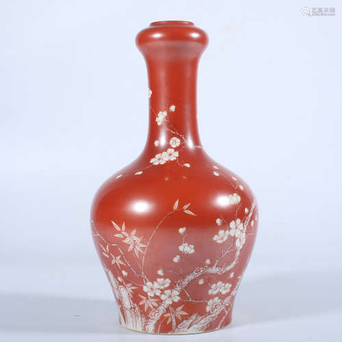 Yongzheng red garlic bottle in Qing Dynasty