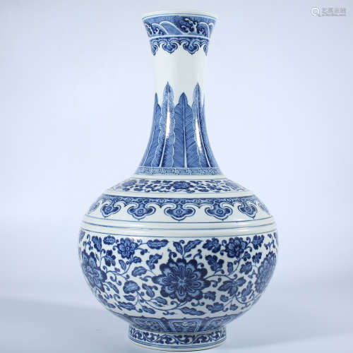 Qing Dynasty Tongzhi blue and white vase