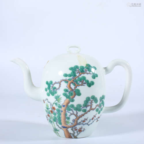 Yongzheng doucai teapot in Qing Dynasty