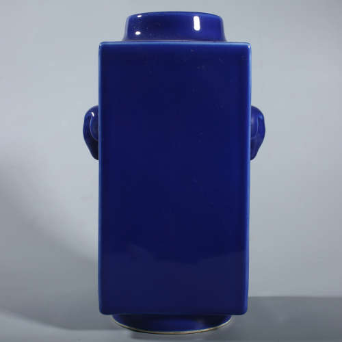 Qing Qianlong blue glazed double ear bottle