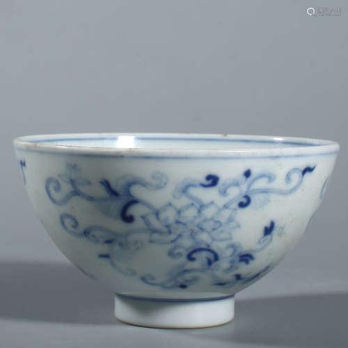 Qing Yongzheng light painted blue and white flower pattern c...