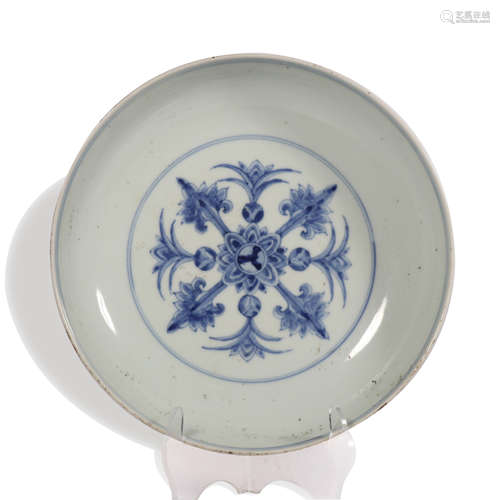 A blue and white 'floral' dish