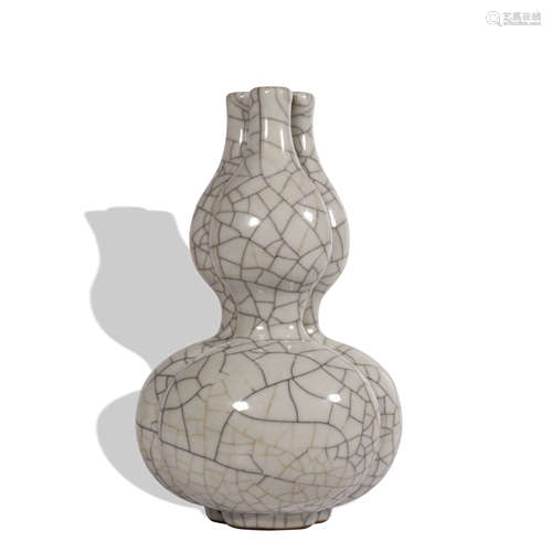 A Ge-type gourd-shaped vase