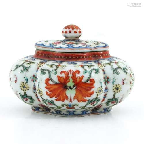 A Famille Rose Mustard Pot