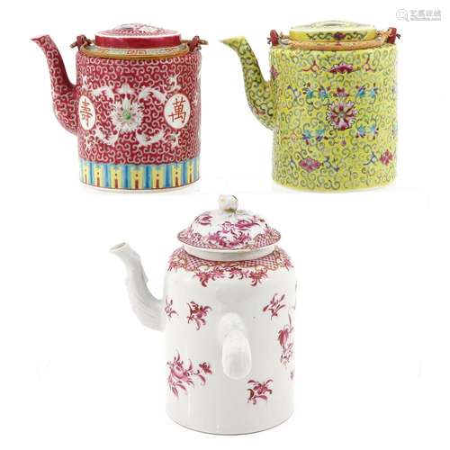 A Lot of 2 Teapot and Chocolate Pot