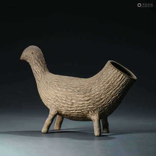 A Majia Kiln Pottery Pigeon