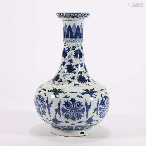 A Blue and White Interlocking Lotus Dish Top Vase