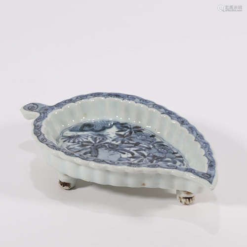 A Blue and White Leaf-Shape Tripod Washer