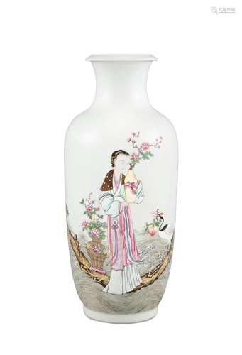 VASE ROULEAU EN PORCELAINE DE LA PALETTE FAMILLE ROSE 