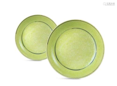 Paire d'assiettes en porcelaine vert tilleul 