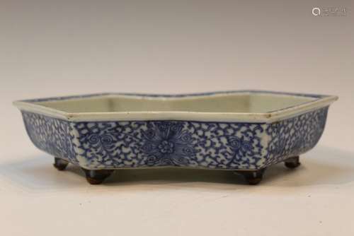 Chinese Blue and White Porcelain Bulb Dish