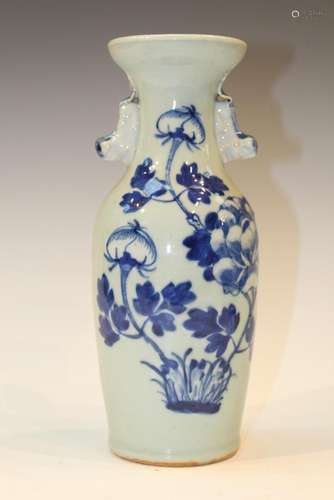 Chinese Blue and White Porcelain Vase.