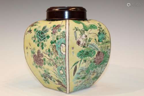 Chinese Wucai Porcelain Jar