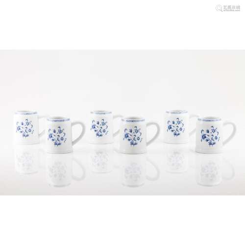 A set of 6 cups