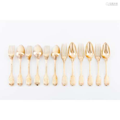 A set of 6 dessert cutlery