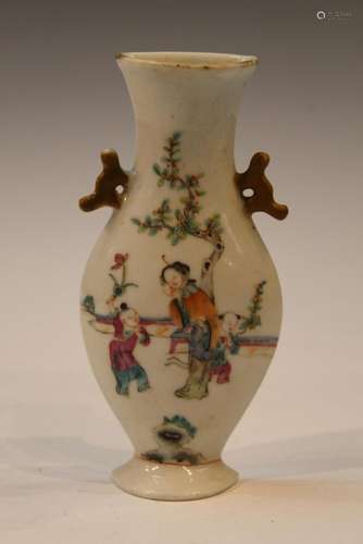 Chinese Famille Rose Porcelain Wall Pocket