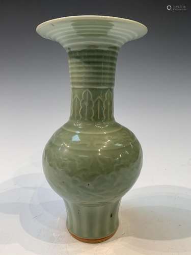 Chinese Celadon Glazed Yuan Longquan Pottery Vase