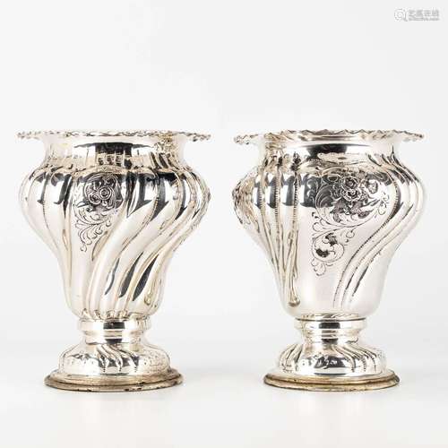 A pair of silver-plated vases and marked Argto/1000. Made in...