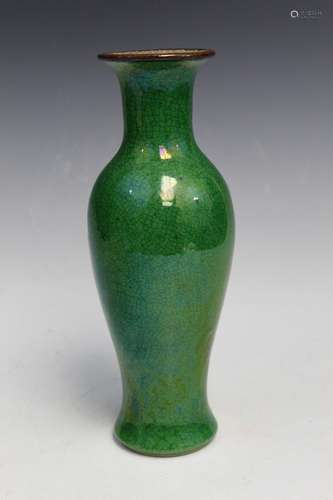 Chinese Apple Green Glaze Porcelain Vase