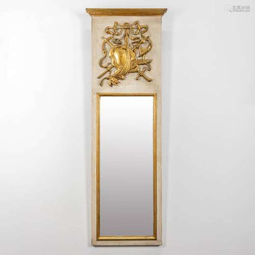 A decorative mirror with wood sculpture and made in Italy.