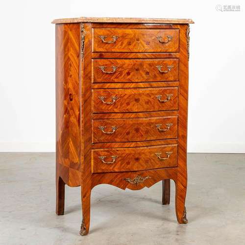 A 5 drawer cabinet, decorated with marquetry.