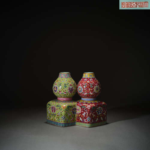 Qing Dynasty pink flower pattern one-body gourd bottle