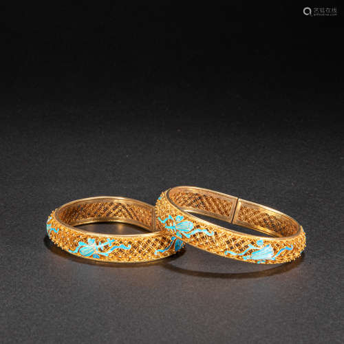 PAIR OF CHINESE SILVER GILT BRACELETS, QING DYNASTY
