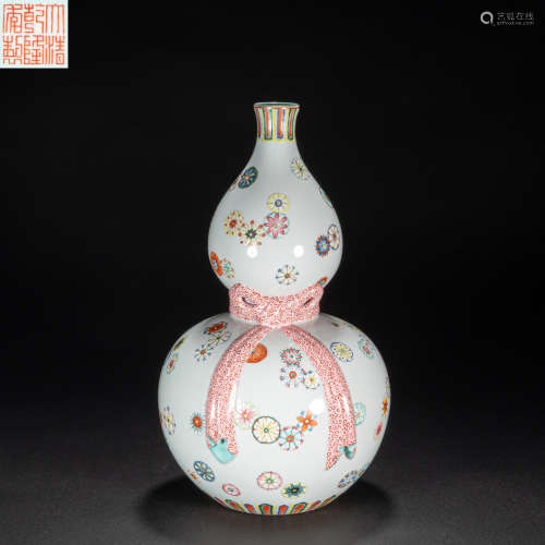 CHINESE FAMILLE ROSE GOURD BOTTLE, QING DYNASTY