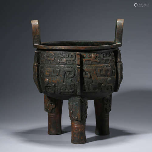 A Bronze Ritual Tripod Vessel Ding