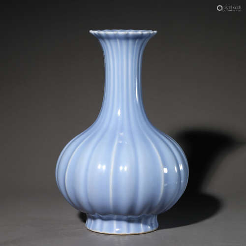 A Celadon Glaze Melon-Shape Vase,Qianlong Mark