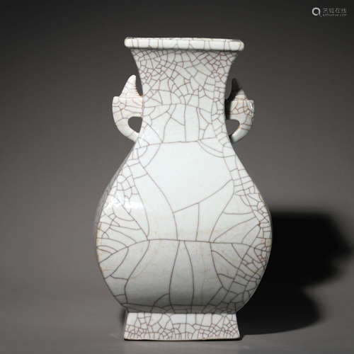 A Guan Type Ice Crackle Square Vase,Qianlong Mark