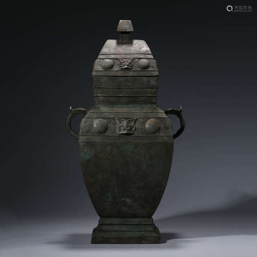 A Bronze Ritual Squared Vessel Lei