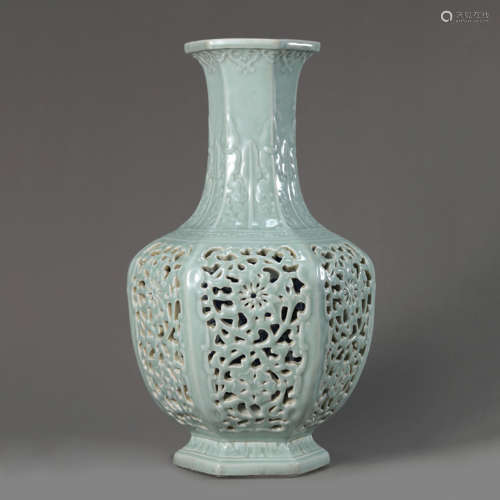 A Celadon Glaze Openwork Hexagonal Vase,Qianlong Mark