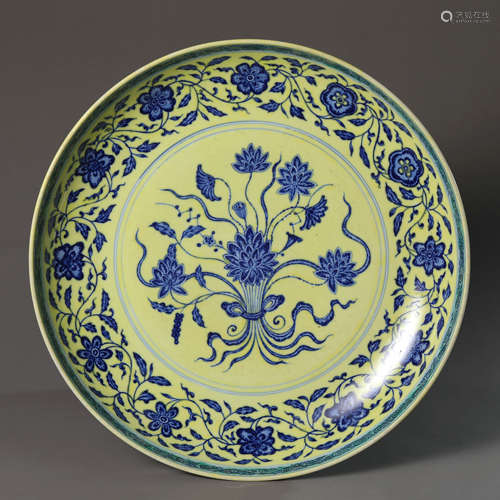 A Yellow-Ground and Underglaze Blue Lotus Plate,Yongzheng Ma...