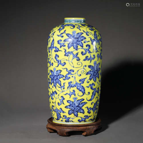 A Yellow-Ground and Underglaze Blue Interlocking Lotus Vase,...